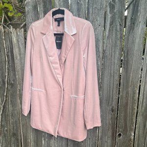 Double-Breasted  Velvet Blazer.